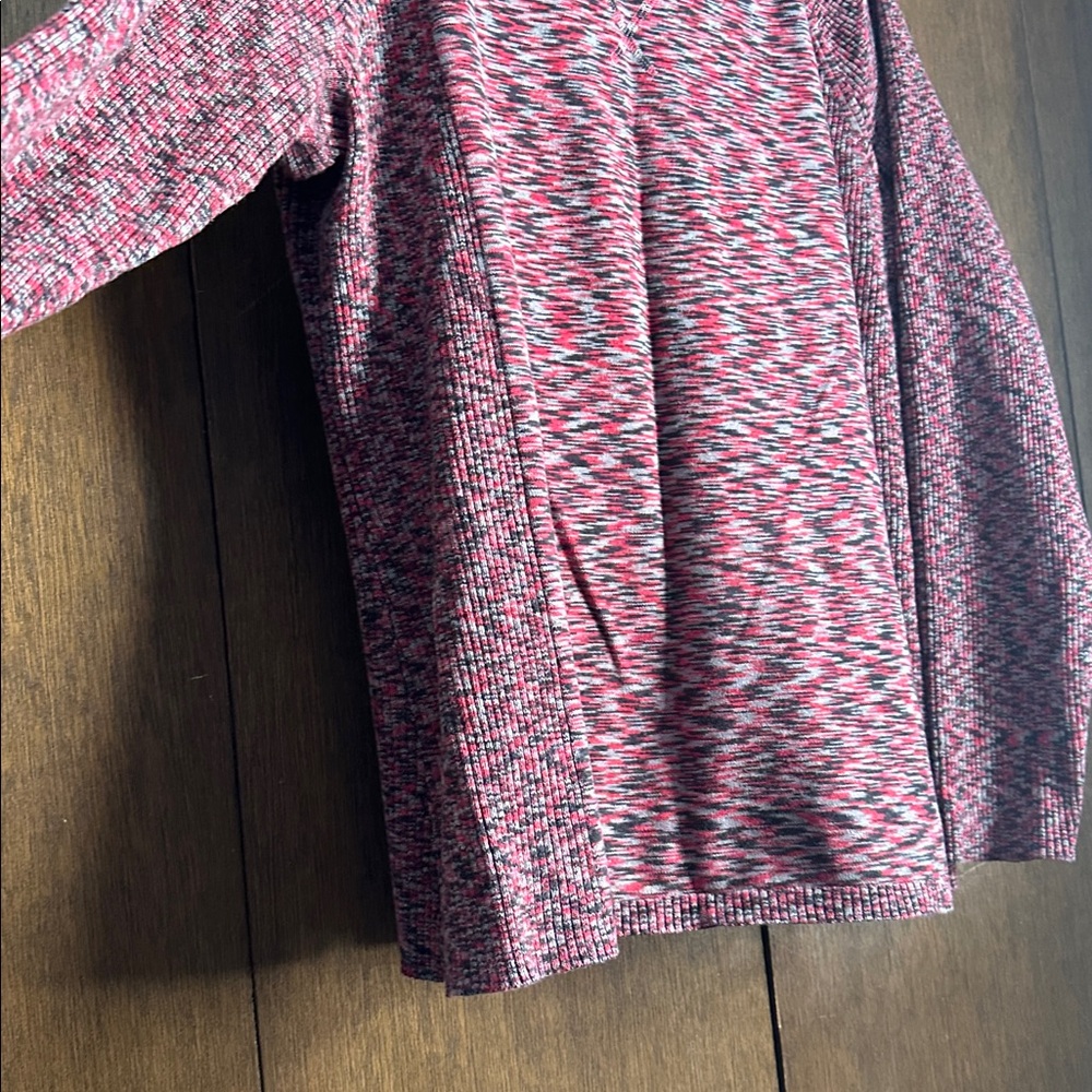 Relativity Red and Gray Knit Top 2x see close ups for best real color - Picture 5 of 6